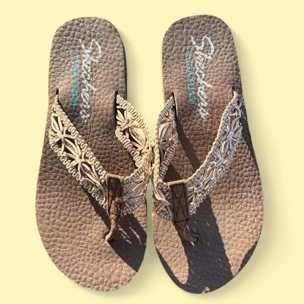 Ultra comfy skechers yoga foam flip